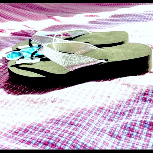 VEGAN REPTILE Wedge Sandals Black Shiny Silver Blingy Straps Womens 7 8 - Picture 2 of 11